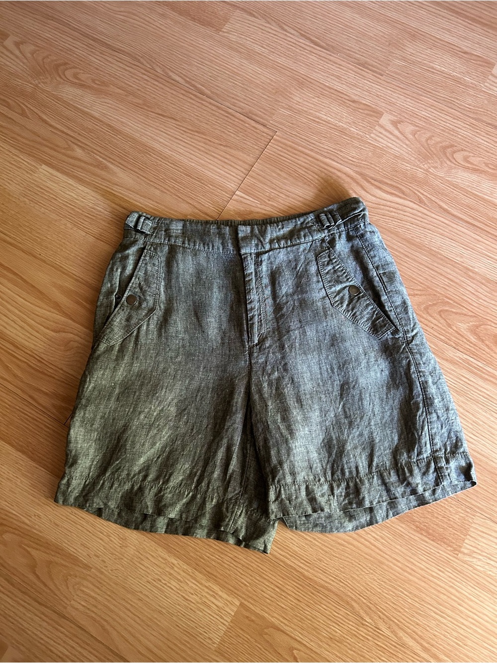 Athleta Olive Green 100% Linen Voyager Shorts Women’s 6